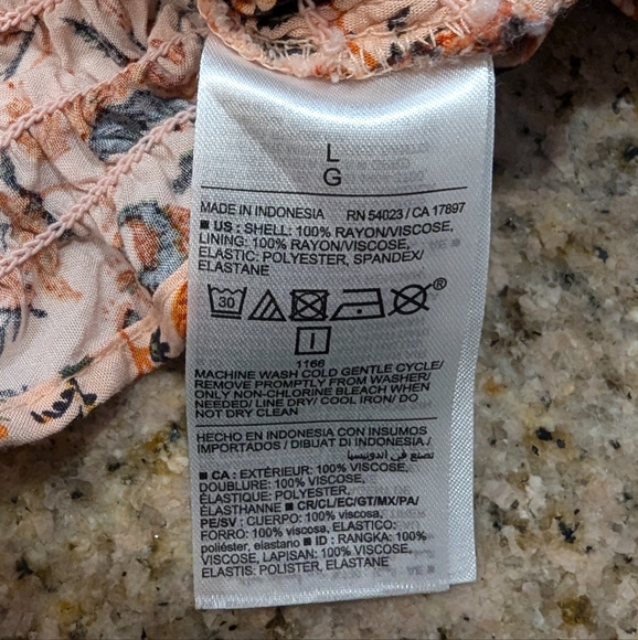 ✨ FINAL PRICE✨ Fitted Puff Sleeve Floral Smocked Top - Picture 6 of 7